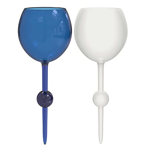 Plasctic wine cups with a pointy end to stick in sand at the beach