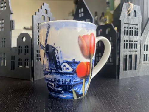 A delfts blue style coffee mug