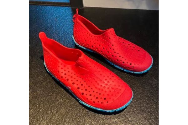 Red watershoes