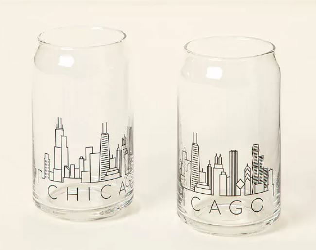 Beer glasses with Chicago skyline