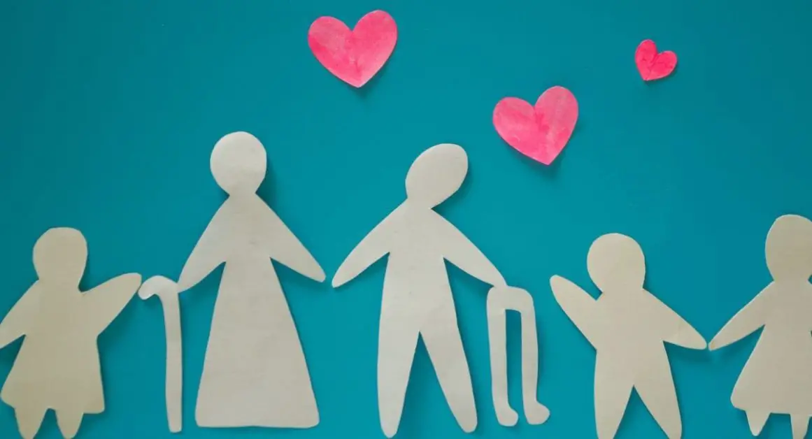 Icons of grandoarents with little children and hearts