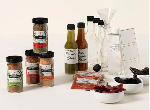 Chili gift box with hot sauces and more