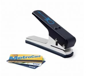 Device to make guitar picks