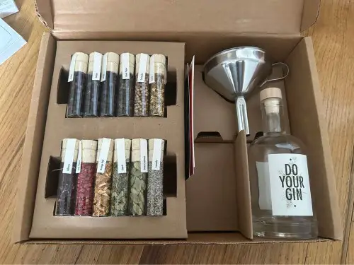 A set with gin herbs and a bottle