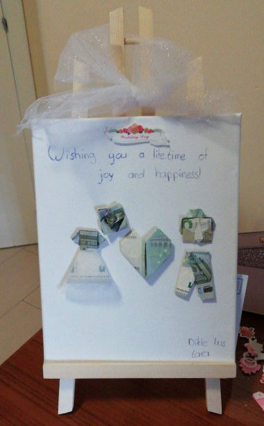 Canvas with money origami for weddings
