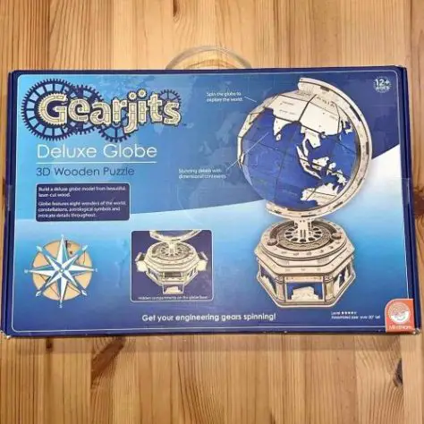 A package of a 3d globe set