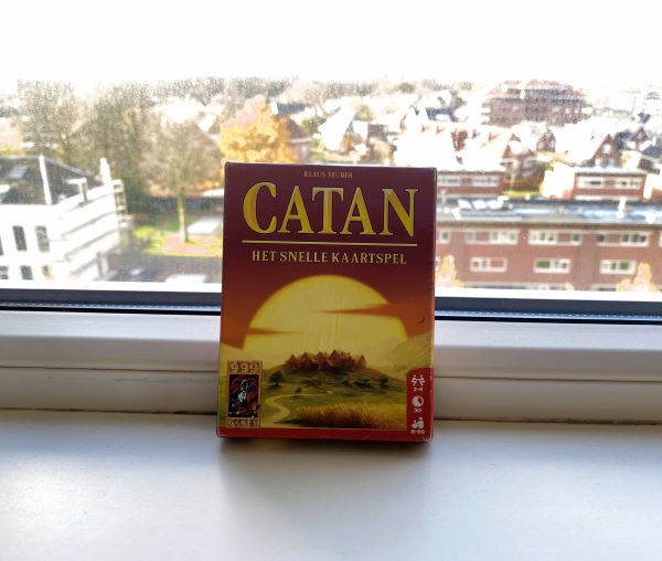 Travel-sied card game version of Catan