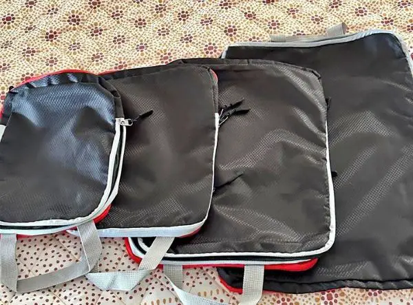 Packing cubes that can compress