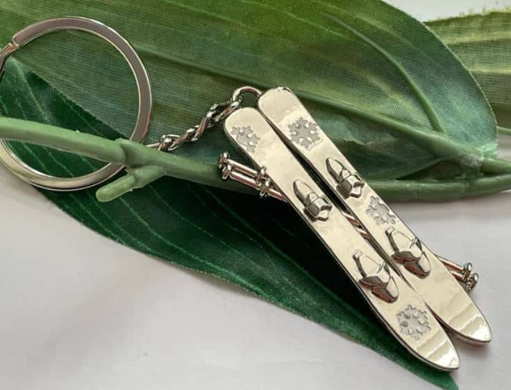 Keychain with skis