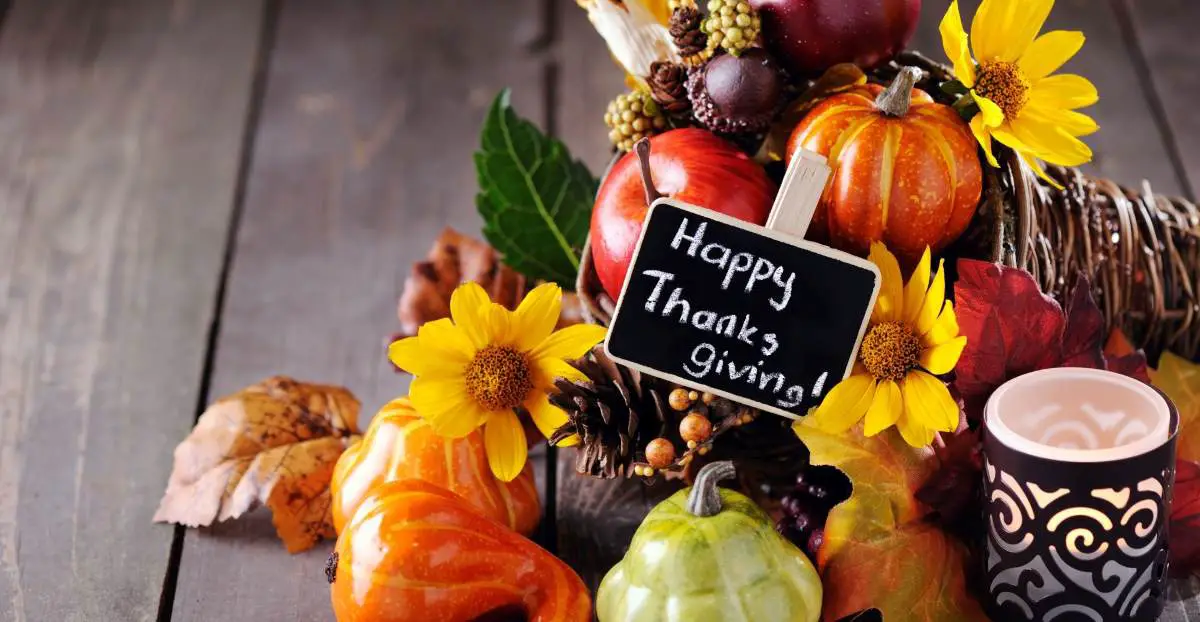 Happy Thanksgiving note with pumpkins
