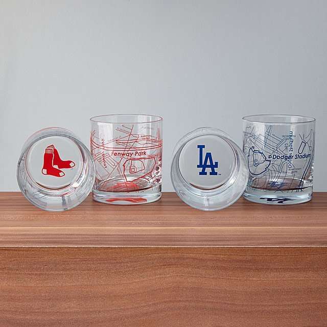 Drinking glasses with baseball theme